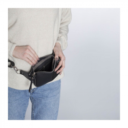 sumka-poyasnaya-otdel-na-molnii-reguliruemyj-remen-cvet-chyornyj